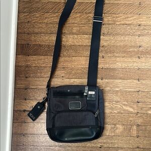 Tumi Black Messenger Bag with Adjustable Strap and Durable Fabric